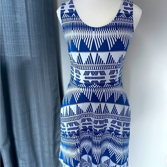 New York & Company Stretch cotton dress with side pockets,  sz XS.  Like new - Picture 4 of 8